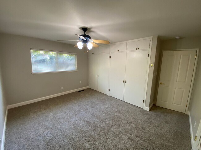 Building Photo - Spacious home in Green Acres coming soon!