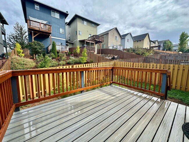 Building Photo - Two Bedroom Home with Den and Three Decks!