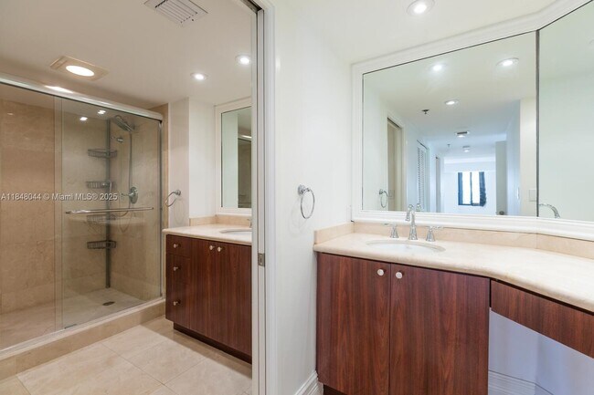 Building Photo - 251 Crandon Blvd