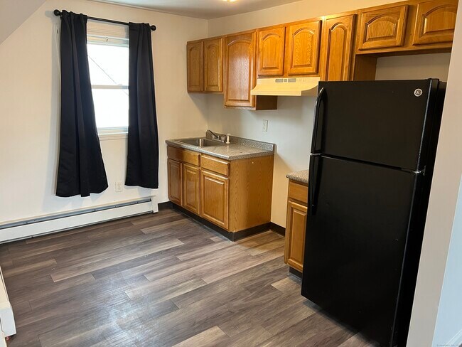 Primary Photo - 4 Magnolia St