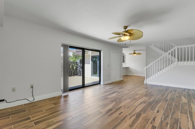 Building Photo - 2324 23rd Ct