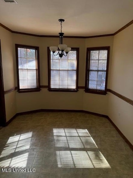 Building Photo - 300 Mockingbird Ln