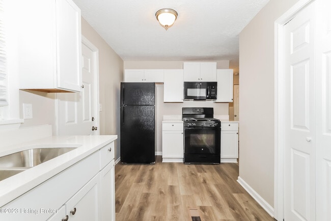 Building Photo - 6520 Estele Ave