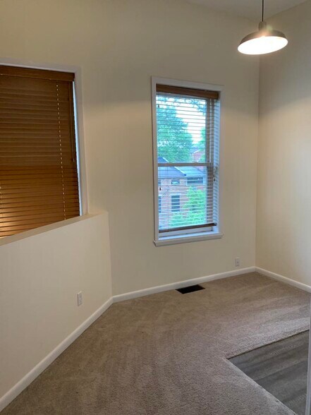 Bonus office/den - 1619 Mansfield St