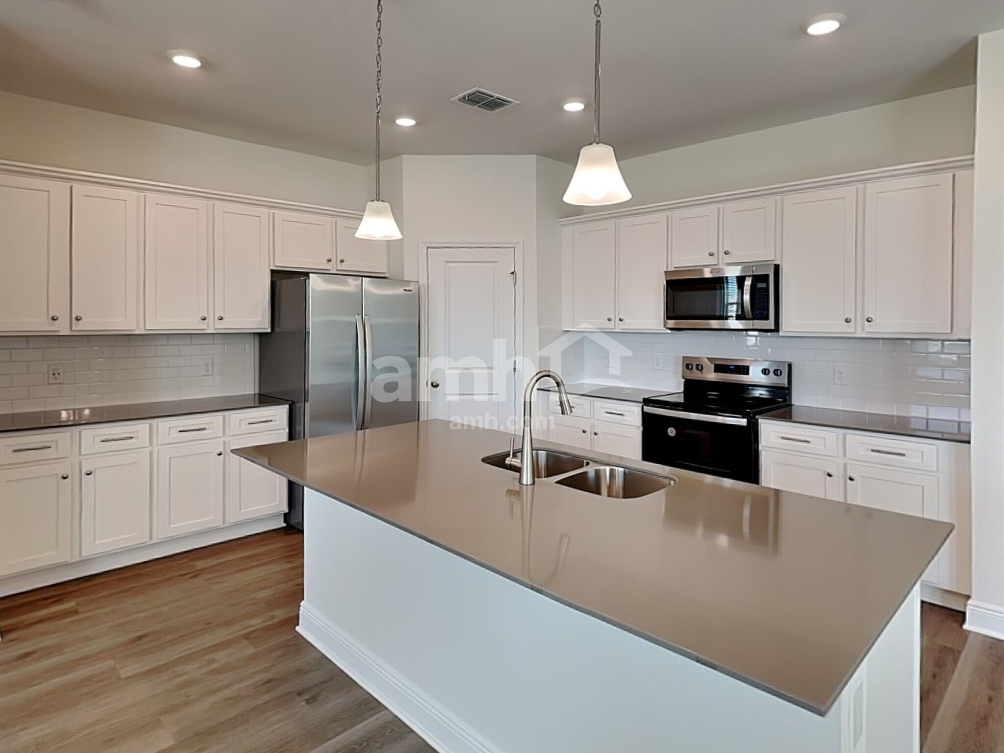 Building Photo - 1095 Heavenly Dr