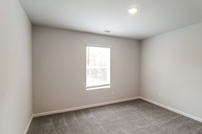 Building Photo - 238 Sunbury Way