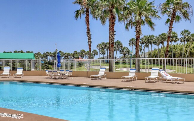 Building Photo - 4670 Links Village Dr