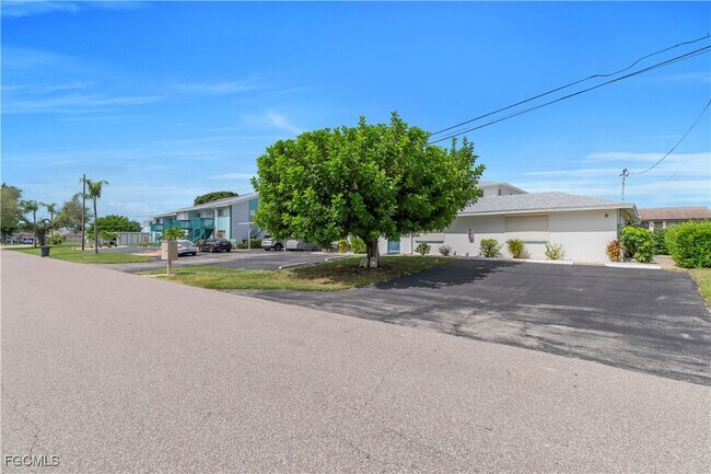 Building Photo - 1011 SE 40th St