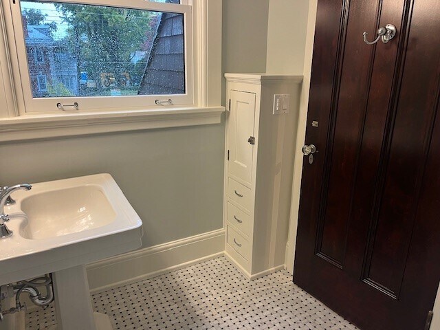 Half Bath - 555 W 6th St
