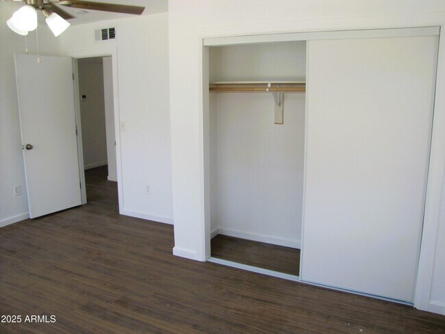 Building Photo - 947 S Cardinal Ave