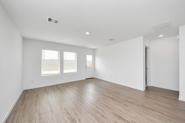 Building Photo - 3037 Pensacola Dr
