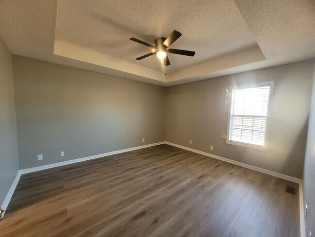 Building Photo - $1550 - 3 Beds 2 Bath Charming Ranch Home