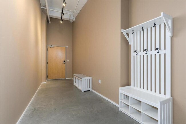 Building Photo - 1136 Washington Ave