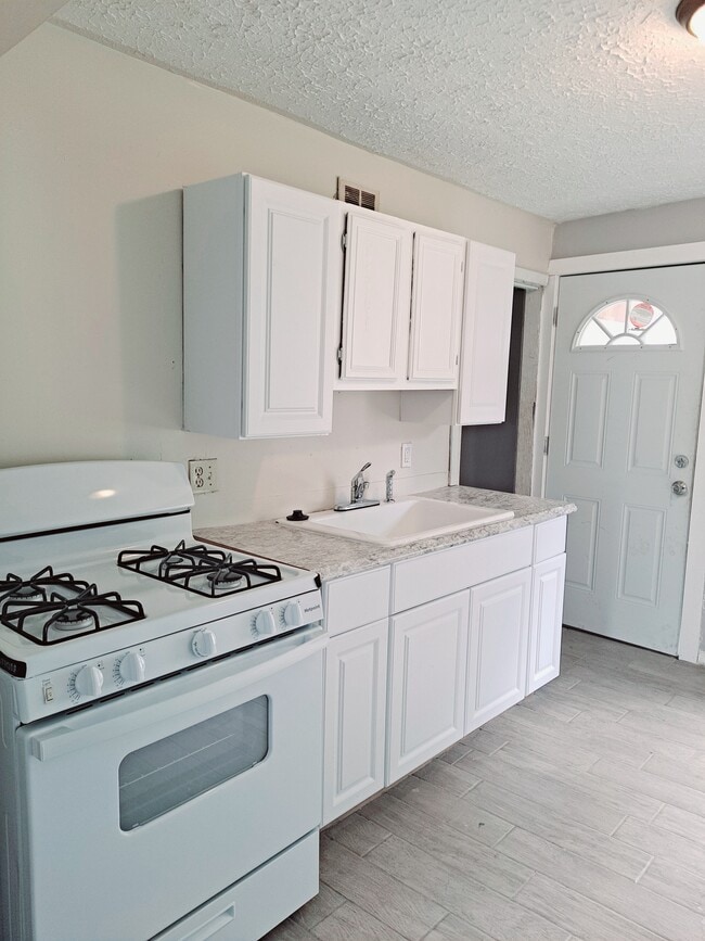 Building Photo - 9042 Maple Grove Rd