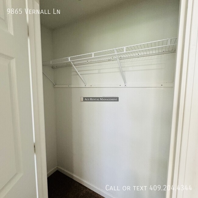Building Photo - 9865 Vernall Ln