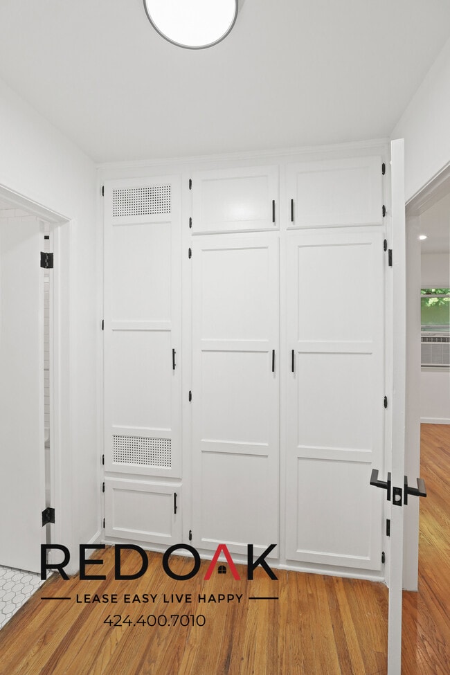 Building Photo - 2247 Merton Ave