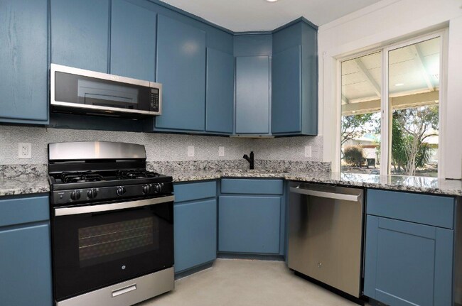 Building Photo - 5044 E Adams St