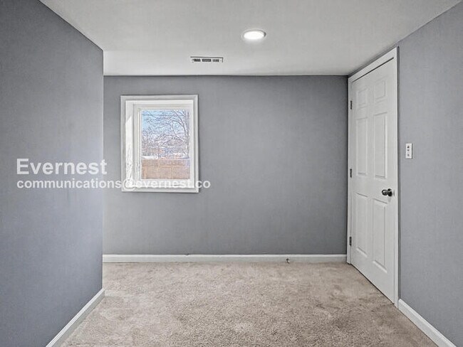 Building Photo - 8010 Carmel Dr