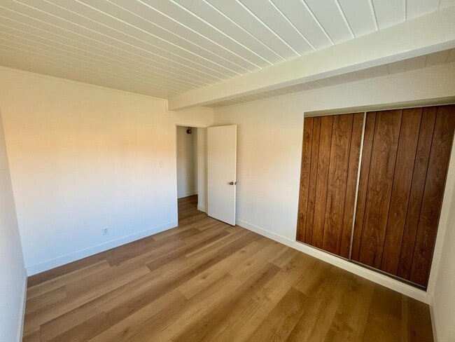 Building Photo - 554 Maple Ave