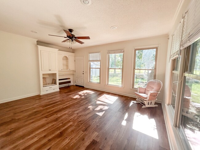 Building Photo - 619 Boone Cir