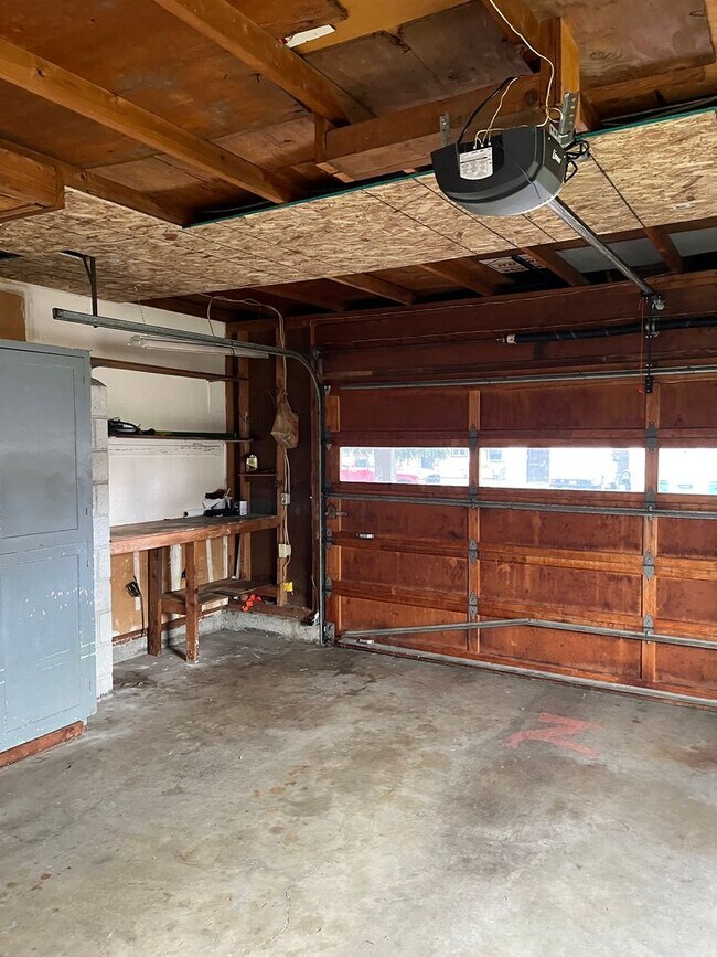 Building Photo - Mid-Mod on Missoula- Single Story!