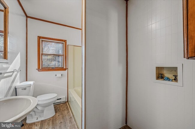 Building Photo - 438 Gloyd Ln