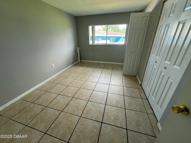 Building Photo - 1850 S Park Ave