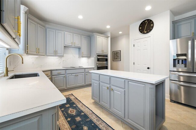 Building Photo - 209 The Hills Dr