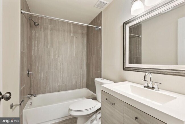 Building Photo - 43840 Laburnum Square