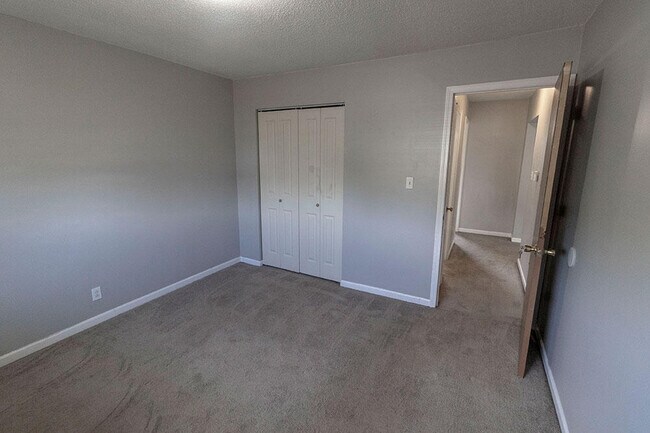 Building Photo - 7217 N Moberly Dr