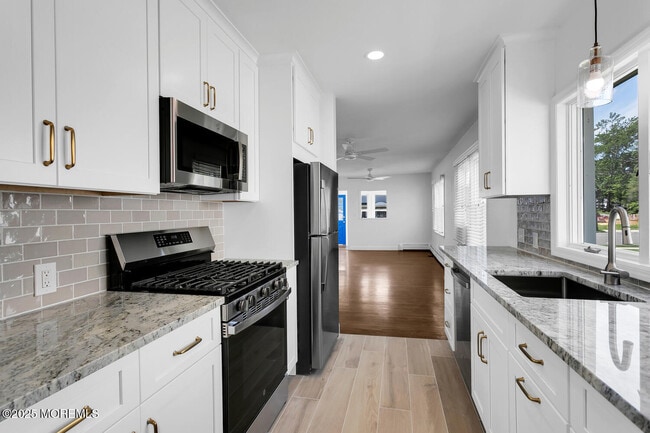 Building Photo - 608 Mercer Ave