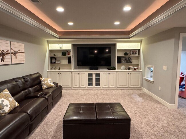 Building Photo - 5BR/5BA | Single Family Home | 3-Car Garage Parking | Fenced backyard