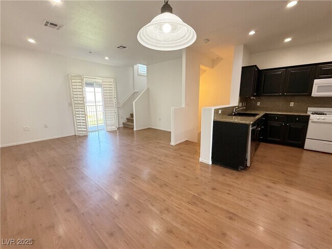 Building Photo - 5975 Barbosa Dr