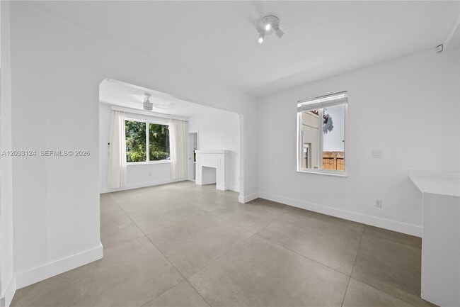 Building Photo - 565 NW 44th St