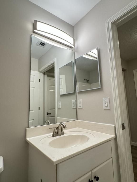 Building Photo - 222 Biltmore Pl