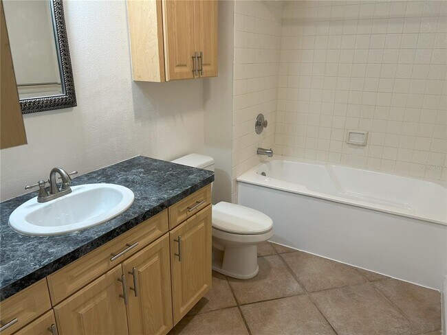 Building Photo - 2775 Kipps Colony Dr S