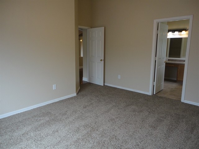 Building Photo - 32008 Fieldstream Way