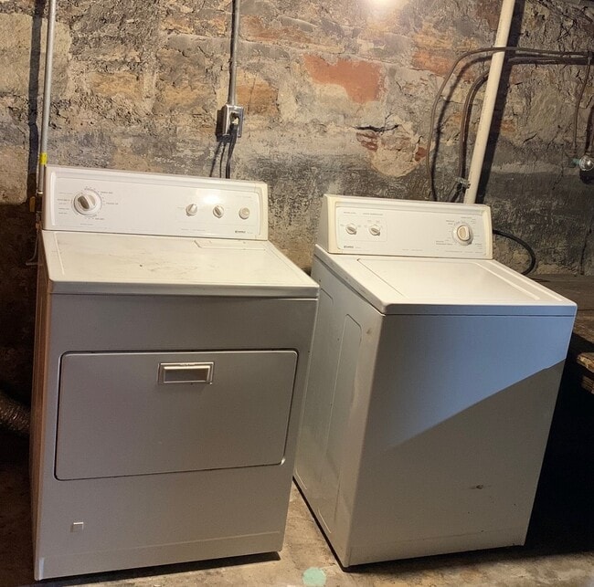 Building Photo - 745 E Benton St