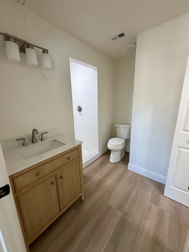 Building Photo - 725 Merrimac Dr