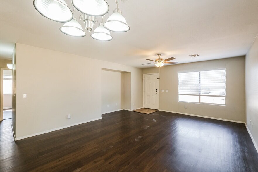 Building Photo - 15843 W Woodlands Ave