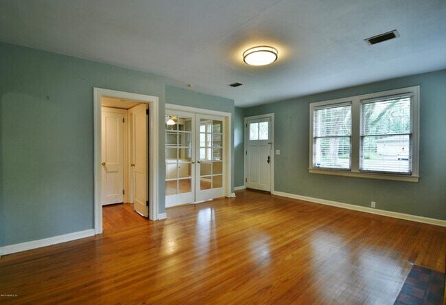 Building Photo - 2929 Arapahoe Ave