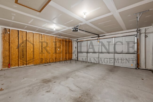 Building Photo - 5915 E Pembrook Cir