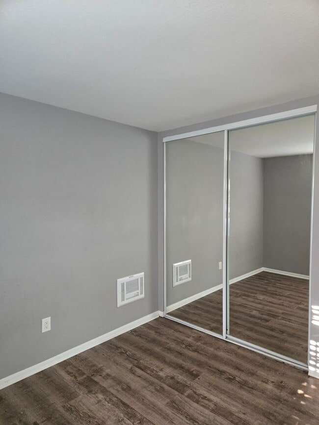 Building Photo - 2 Bedroom 1 Bathroom Condo