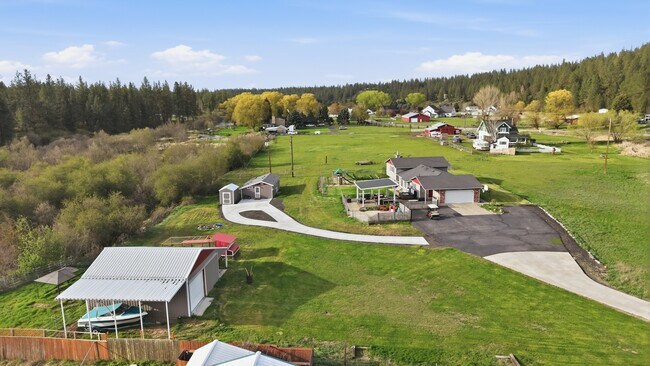 Building Photo - 21913 N Meadowview Dr