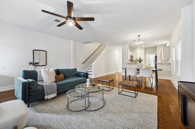 Building Photo - 609 W 20th St