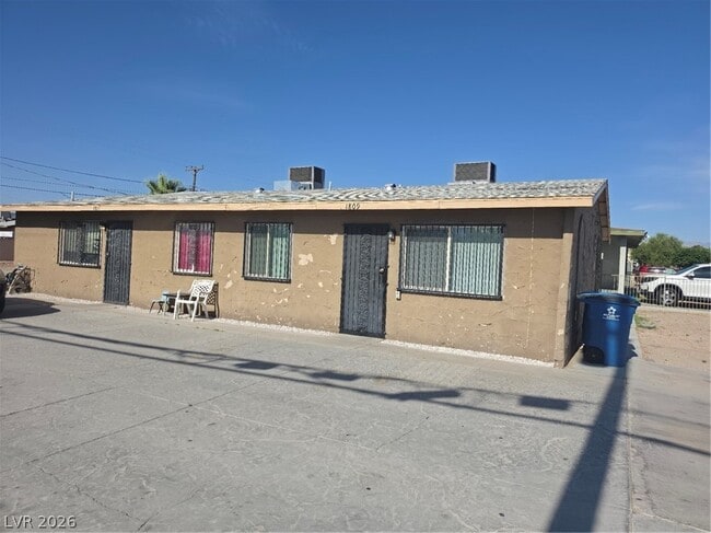 Building Photo - 1809 Putnam Ave