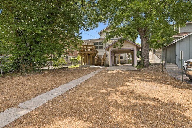 Building Photo - 1604 17th Ave S