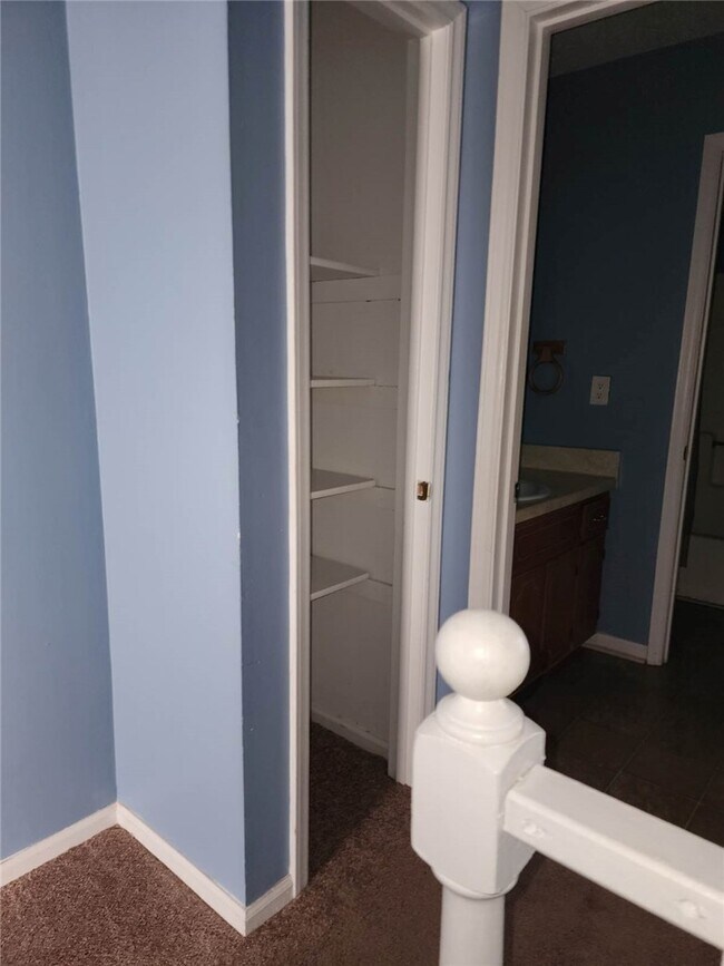 Building Photo - 304 N Townville St