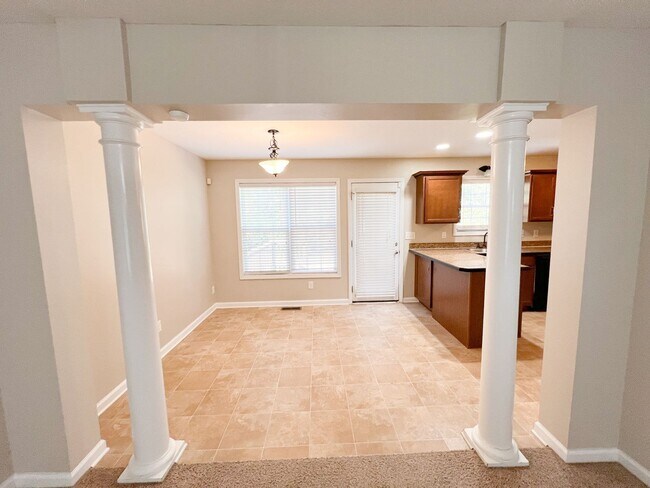 Building Photo - 3 Bedroom 2.5 Bath home in well established neighborhood!