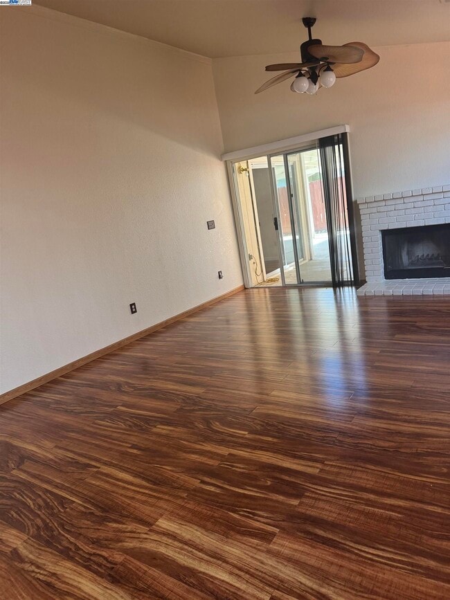 Building Photo - 5325 Avante Ln